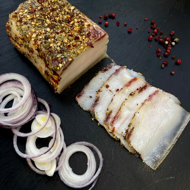 Сало "В специях" (весовое) соленое охлажденное