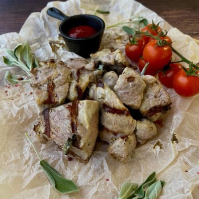 Шашлык из свиной лопатки на кефире с шалфеем (весовой) охлажденный